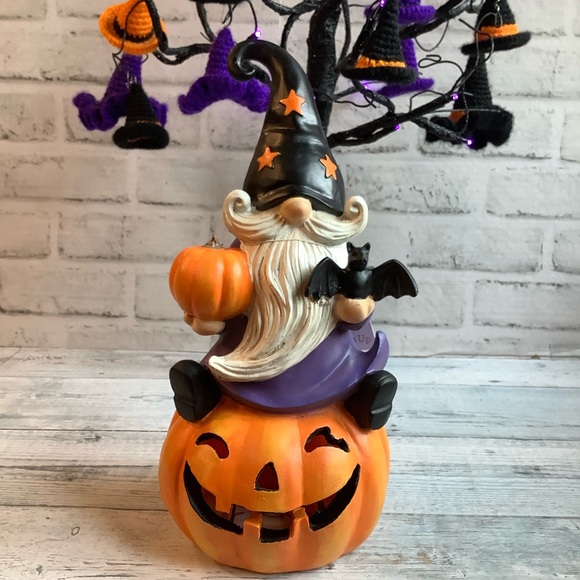 Halloween LED Resin Wizard Gnome On Pumpkin - Picture 7 of 7